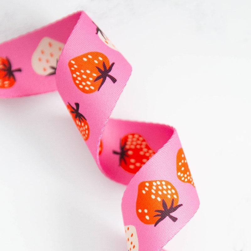 Stitch Supply Co - 1.5" Strawberry Daisy Webbing - SSCWEB 32 - One Yard