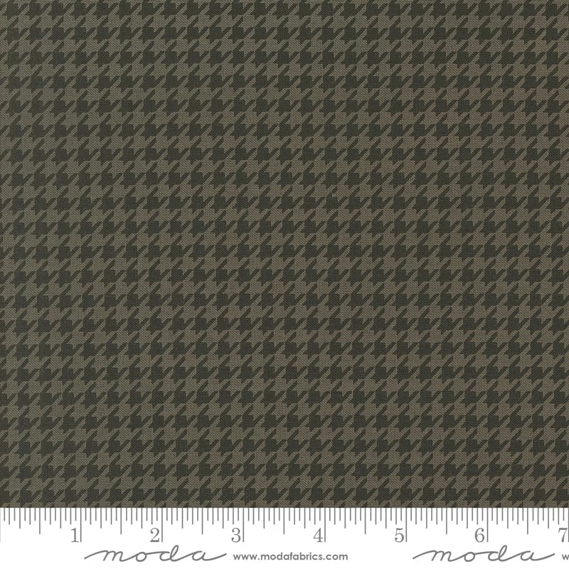 Home Sweet Haunt - Hounds Tooth in Charcoal - Stacy Iest Hsu - 20918 16 - Half Yard