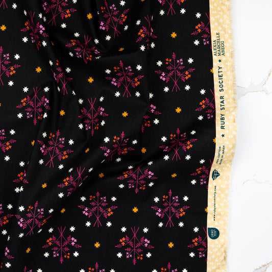 1 800 Calico - Bouquet in Black - Alexia Abegg - RS4171 16 - Half Yard (Preorder)