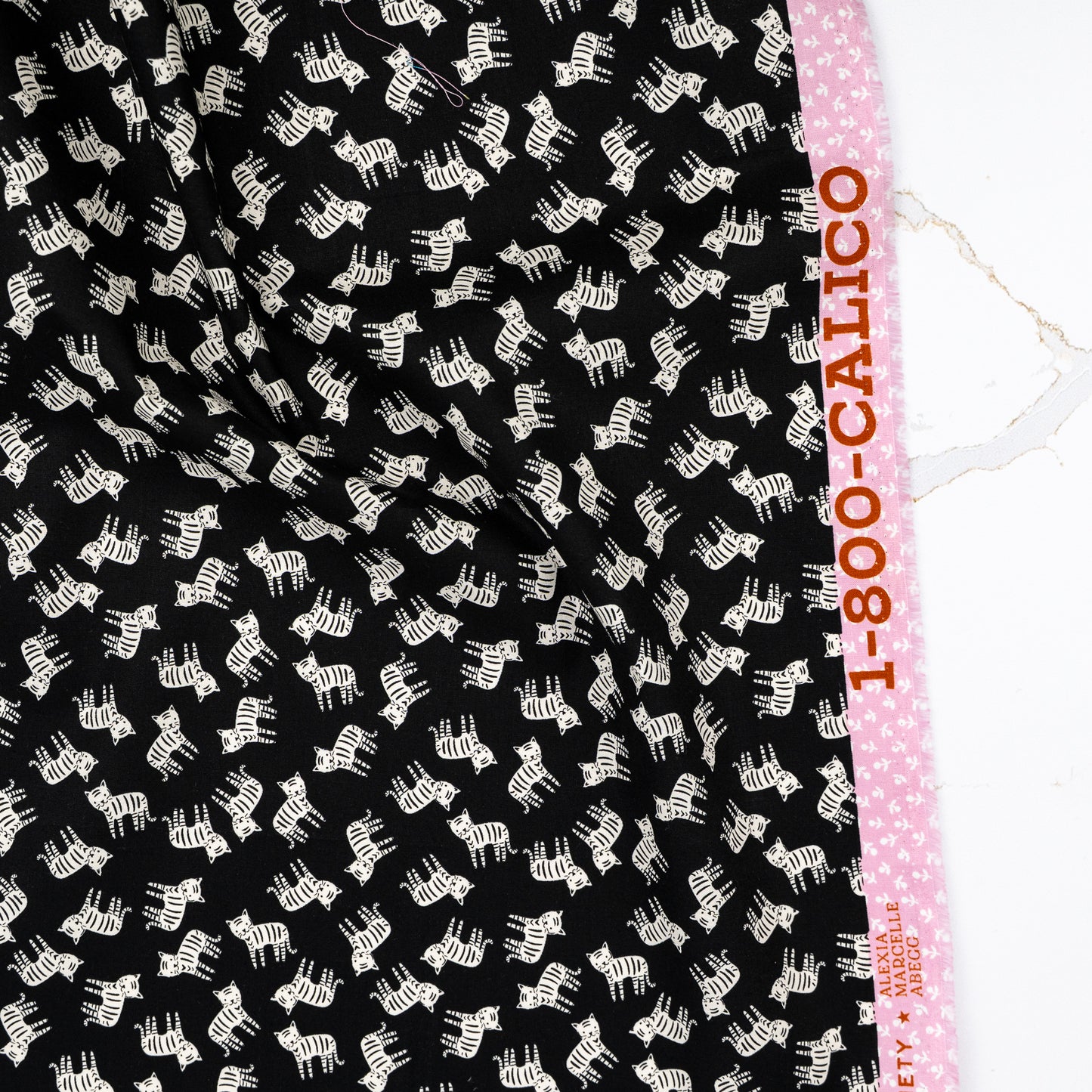 1 800 Calico - Meow in Black - Alexia Abegg - RS4166 15 - Half Yard (Preorder)