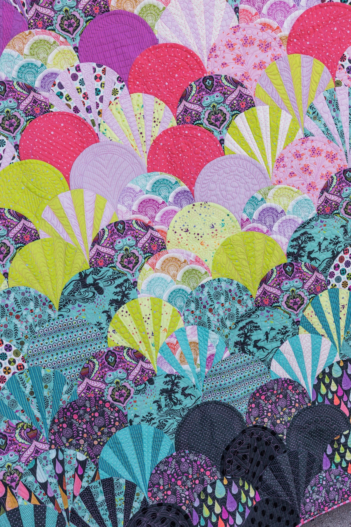Glam Clam Quilt Kit - Prince Charming Déjà Vu by Tula Pink (Fabric Only) (Preorder)