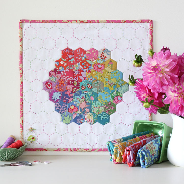 Molly and Mama - Hettie Hexie Mini Quilt - Quilt Pattern - LW001
