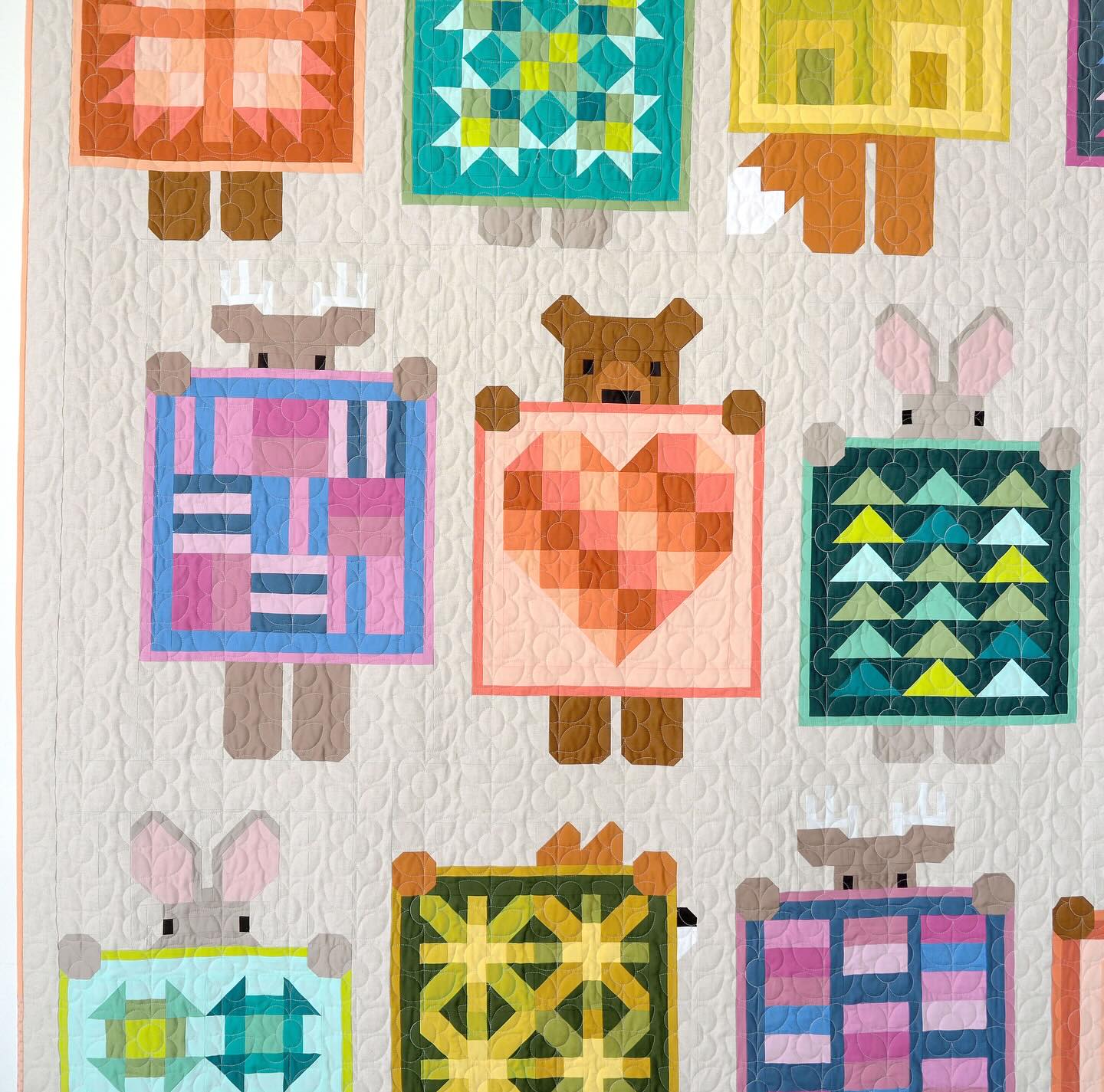 Show and Tell Quilt Kit - Bella Solids by Elizabeth Hartman (Preorder)