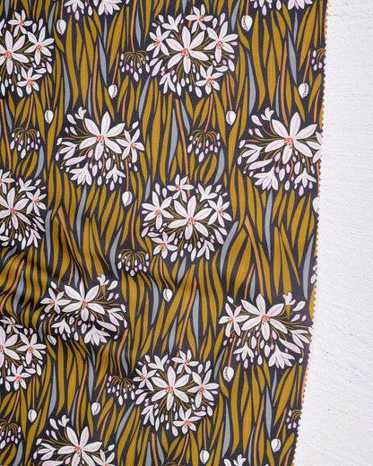 Wandering Eye - Agapantha in Neutral - Kathy Doughty - 91066-94 - Half Yard