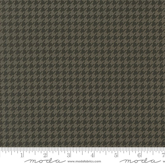 Home Sweet Haunt - Hounds Tooth in Charcoal - Stacy Iest Hsu - 20918 16 - Half Yard