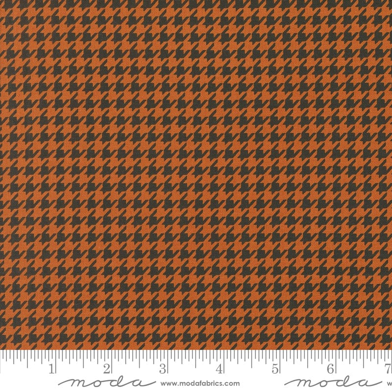 Home Sweet Haunt - Hounds Tooth in Rust - Stacy Iest Hsu - 20918 13 - Half Yard