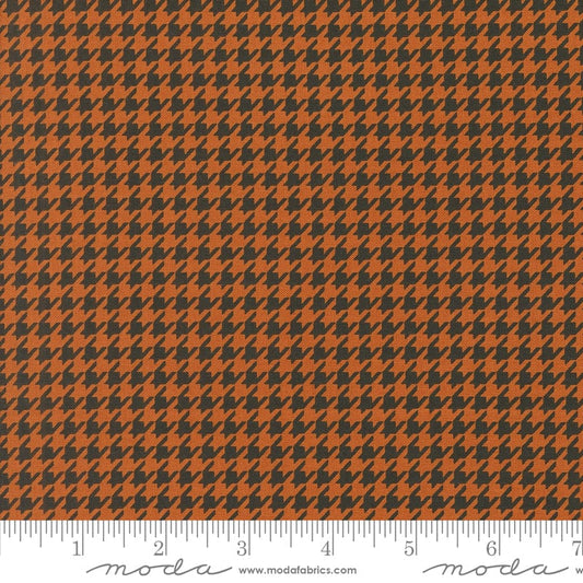 Home Sweet Haunt - Hounds Tooth in Rust - Stacy Iest Hsu - 20918 13 - Half Yard
