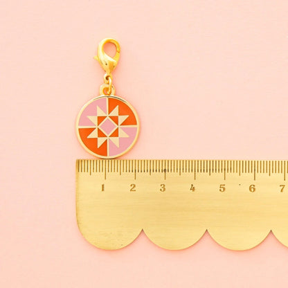 Sarah Hearts - Round Quilt Star Zipper Charm - ZC06