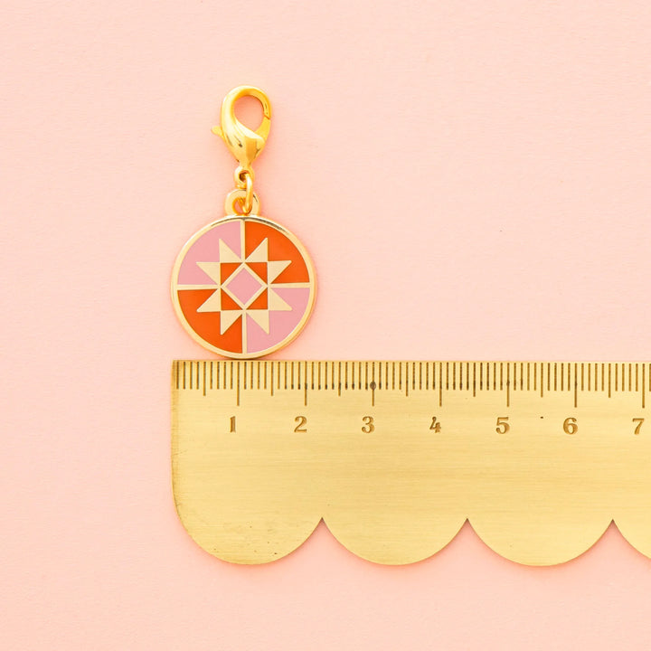 Sarah Hearts - Round Quilt Star Zipper Charm - ZC06