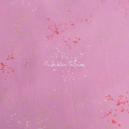 Cotton quilting fabric pattern called 'Daisy'. Part of the 'Speckled Metallic' fabric collection. Designed by Ruby Star Society for fabric company Moda Fabrics. SKU: RS5027 41M. 44-45 inch width.